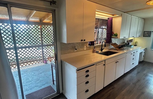 Clear Lake House | Cozy 2-bedroom home in amazing Clearlake with AC, WiFi, Boat Parking