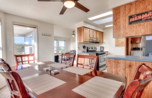 Bayshore House | Cozy 2 Bedroom Home in Bayshore Community