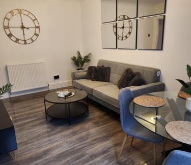 Stonnall Apartment | Cozy 2 bedroom Home Near Bham Airport & NEC