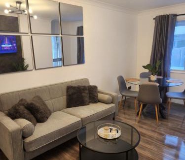 Stonnall Apartment | Cozy 2 bedroom Home Near Bham Airport & NEC