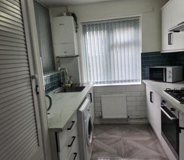 Stonnall Apartment | Cozy 2 bedroom Home Near Bham Airport & NEC