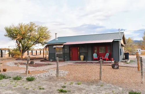 Teasdale Cabin | Cozy 2-bedroom house in charming Teasdale minutes away from Capitol Reef