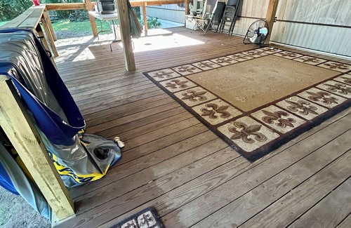 Homer House | Cozy 2-bedroom lake camp house in fantastic Homer with WiFi and lake access