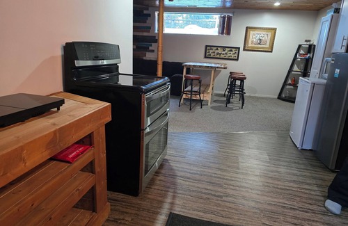 Nipawin House | Cozy 2 bedroom next to golf course