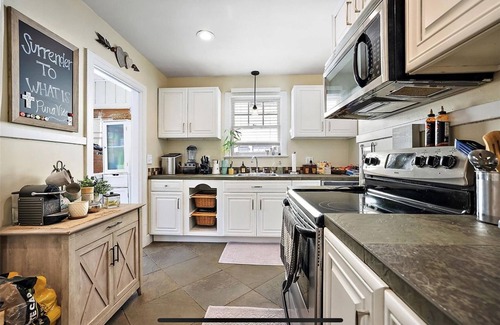 Lake Eola Heights House | Cozy 2 Bedroom Pool House Downtown Orlando