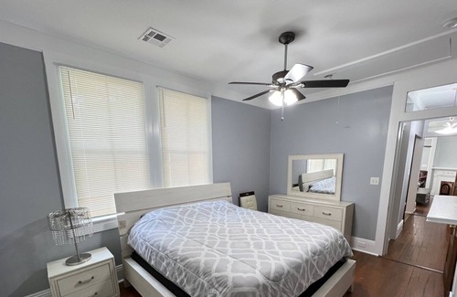 East Carrollton House | Cozy 2 Bedroom Uptown