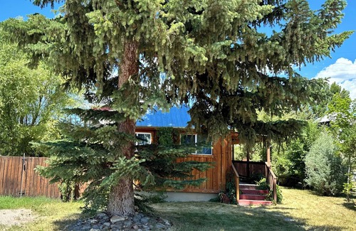 Lava Hot Springs House | Cozy 2-bedroom 2-Bath home with WiFi, AC Close to Main Street/Lava Hot Pools