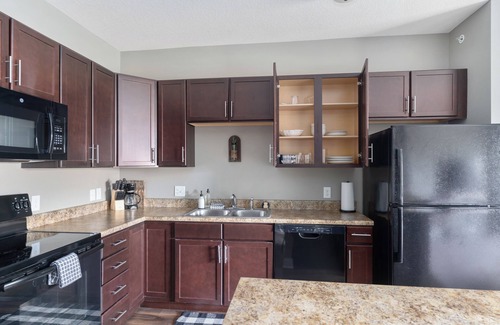 West Des Moines Apartment | Cozy 2-bedroom apartment in peaceful West Des Moines with AC, WiFi