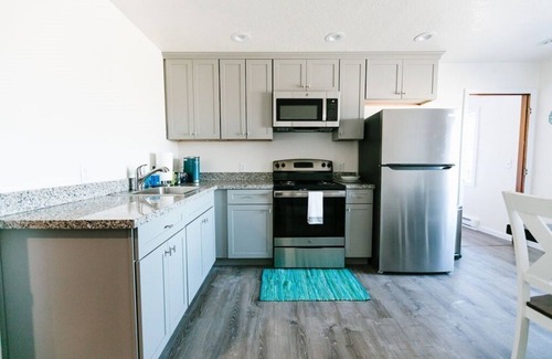Bertsch-Oceanview Condo | Cozy 2 Bedroom with Full Kitchen One Block from the Ocean!