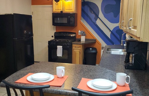 Muskegon Heights House | Cozy 2 Bedroom with King Bed, 2 Full Bathrooms Conveniently located in the heart of Muskegon!