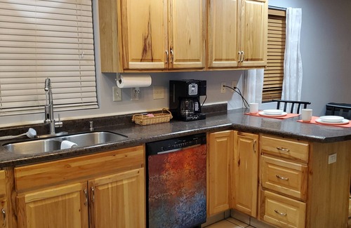 Muskegon Heights House | Cozy 2 Bedroom with King Bed, 2 Full Bathrooms Conveniently located in the heart of Muskegon!