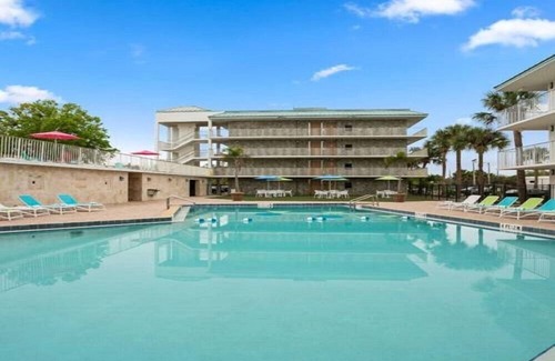 Historic Downtown Kissimmee Hotel | Cozy 2 DBL Beds Room w 2 Pool Beds Near Local-favorite Spots