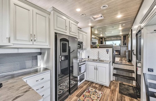 Pine Grove Apartment | Cozy 2-Guest RV on Nature Farm