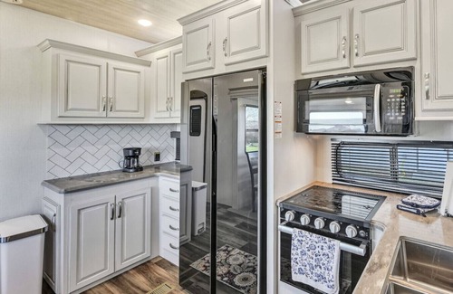 Pine Grove Apartment | Cozy 2-Guest RV on Nature Farm