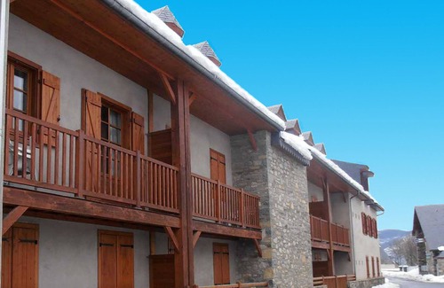 Vignec Apartment | Cozy 2-Room Apartment for 6 in Vignec Village with Pool Access