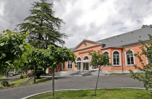 Cauterets Apartment | Cozy 2-Room Apartment for 4 in Cauterets Center - Near Amenities, Equipped Kitchen, Free Parking