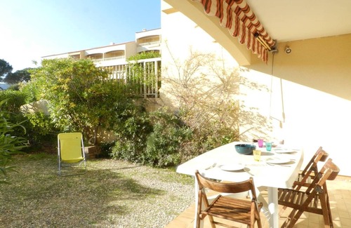 La Faviere Apartment | Cozy 2-Room Apartment with Garden Terrace, 250m from Beach, Private Garage – Sleeps 4!
