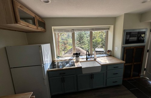 Green Mountain Falls Cabin | Cozy 2 story with two separate spaces in Green Mountain Falls with WiFi.