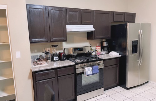 North Las Vegas House | cozy 2200sqt one story home (28 day minimum)
