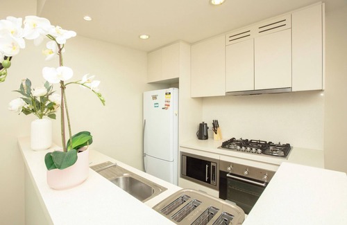 Wentworth Point Apartment | Cozy 2B with free parking