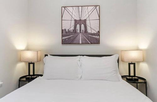 Chicago Apartment | Cozy 2BR Apt - Perfect for a Seamless Stay - Montrose 1A