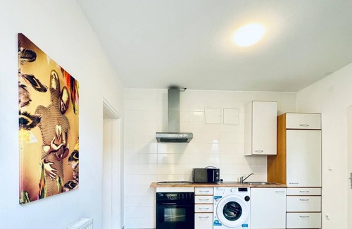 Liesing Apartment | Cozy 2BR Apt Sleeps 6 Direct City Access