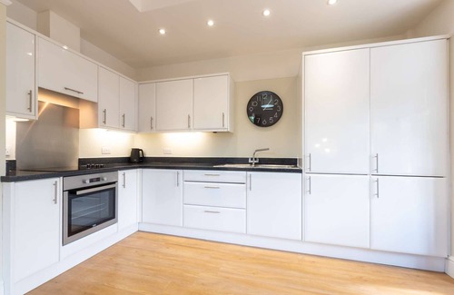 Southampton Apartment | Cozy 2BR Apt w/Modern Amenities