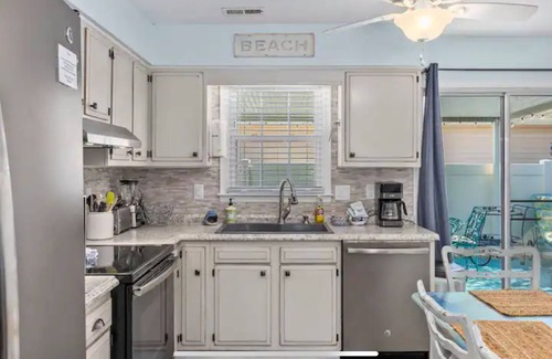 Crescent Beach House | Cozy 2Br Beach House + King Bed + Firepit -> Walk to the Beach!