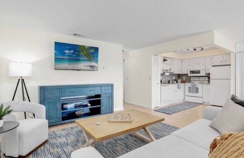 Cypress Lake Condo | Cozy 2BR Condo: Pool, Shuffleboard, Tiki Hut & Beach Proximity!