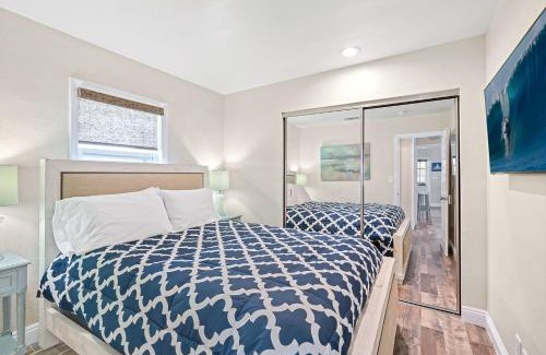Balboa Peninsula House | Cozy 2Br Cottage W Ac & Prime Location One House From Sand By Beachview Rentals
