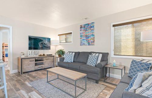 Balboa Peninsula House | Cozy 2Br Cottage W Ac & Prime Location One House From Sand By Beachview Rentals