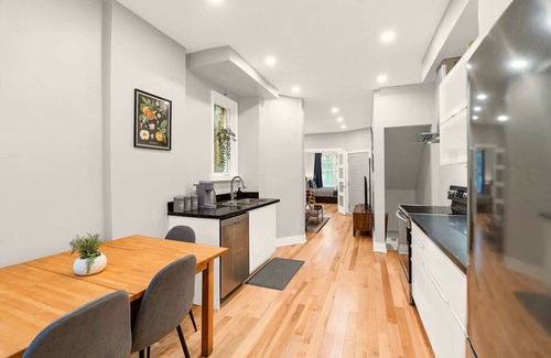Downtown Toronto Hotel | Cozy 2BR - Downtown - 4 min walk to Subway