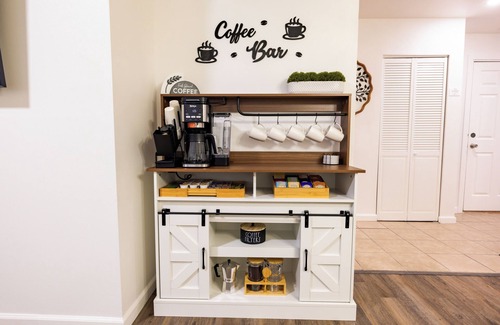 Auburn House | Cozy 2BR Forest Home w/King Bed