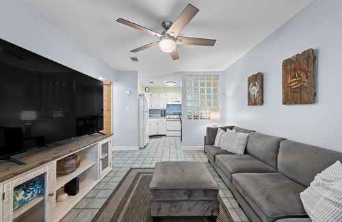 Gulf Breeze Condo | Cozy 2BR | Gourmet Coffee Ready