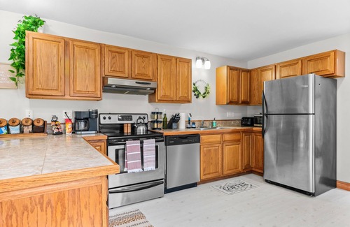 Traverse City House | Cozy 2BR - Heated Bath Floors - Close To town
