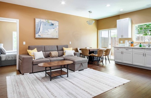 Thousand Oaks House | Cozy 2BR Home, Mountain Views, Pet Friendly