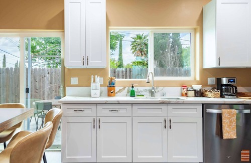 Thousand Oaks House | Cozy 2BR Home, Mountain Views, Pet Friendly