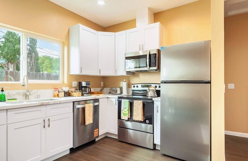 Thousand Oaks House | Cozy 2BR Home, Mountain Views, Pet Friendly
