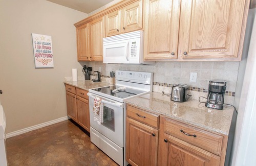 Lawton House | Cozy 2BR Home near Fort Still and Hospitals