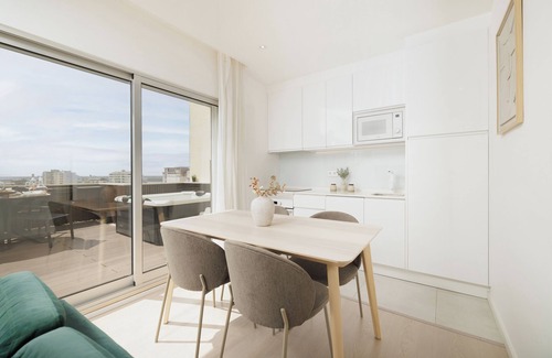 Sao Pedro Apartment | Cozy 2BR - Hot Tub - Sea View