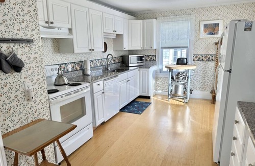 Bar Harbor House | Cozy 2BR in Downtown Bar Harbor! [Agamont Cottage]