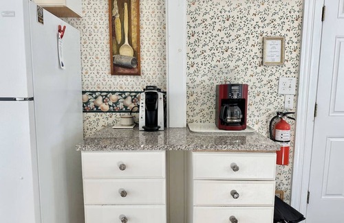 Bar Harbor House | Cozy 2BR in Downtown Bar Harbor! [Agamont Cottage]