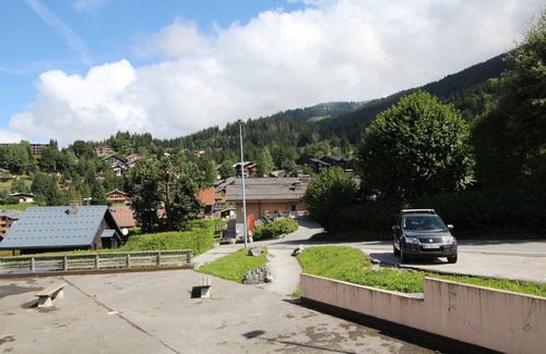 Les Carroz-d'Araches Apartment | Cozy 2BR + Mezzanine for 6, Ski-In/Ski-Out, Balcony, Near Village Center