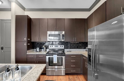 Brady Arts District Apartment | Cozy 2BR Near BOK Center-Gym, Pool, Pet Frndly