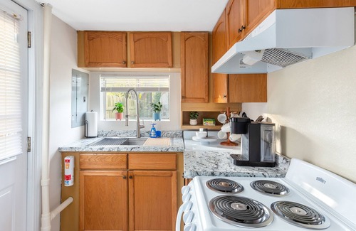 Buckroe Beach House | Cozy 2BR Retreat 5 Min Walk to Buckroe Beach