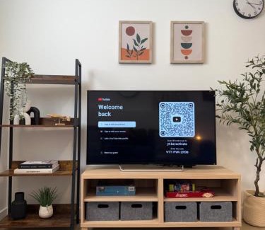 Saskatoon House | Cozy 2BR retreat in Rosewood