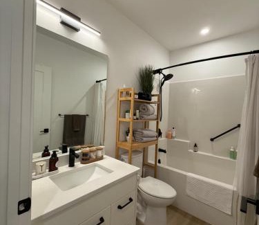 Saskatoon House | Cozy 2BR retreat in Rosewood