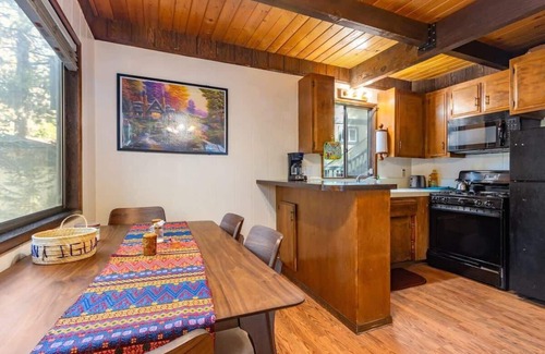Crestline House | Cozy 2BR Retreat Near Lake Grego with Mountain Views