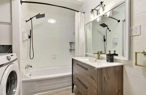Quartier 5-4 Apartment | Cozy 2BR - Sahir Suite W/King Bed Free P