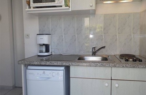 Marseillan Plage House | Cozy 2BR Townhouse with Garden, BBQ, Private Parking - Sleeps 5